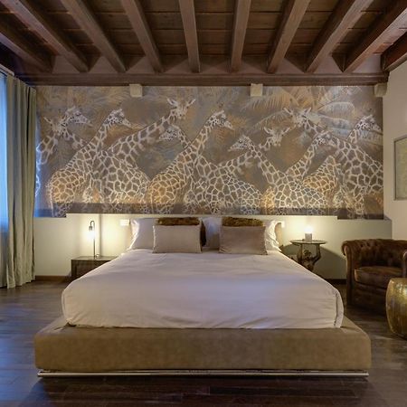 Palazzo Duomo Suites In Udine Center 外观 照片